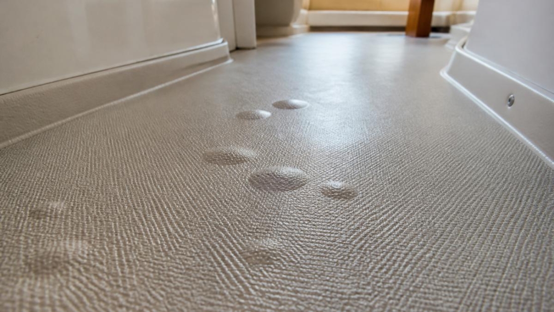 why-marine-vinyl-flooring-bubbles-in-heat-1791081183-1